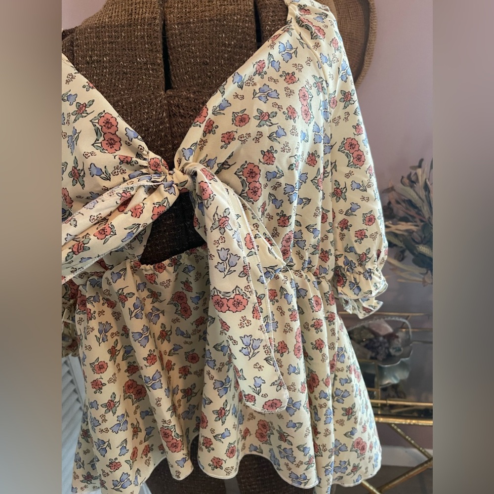 Floral top - Picture 2 of 4